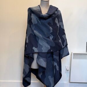 🖤 Blue Camo Style Cape – One Size